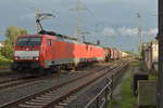 Diese beiden 189ziger der DB sind mit einem langen Mischer bei Lintorf unterwegs.
Samstag den 19.8.2017