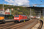 Decin (CZ) am 29. September 2018: 189 021-9 durchschlängelt sich den Weg gen Süden. 