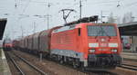 DB Cargo Deutschland AG mit  189 022-7  [NVR-Number: 91 80 6189 022-7 D-DB] und Coilzug (leer) am 05.04.19 Bf. Flughafen Berlin-Schönefeld.