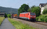 189 013 führte am Morgen des 15.06.19 einen gemischten Güterzug durch Strand Richtung Rathen.