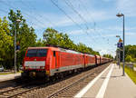 
Hier hieß es schnell aus dem Zug aussteigen und etwas nach vorne laufen...
Die DB Cargo 189 038-3 und eine weitere fahren am 01.06.2019 mit einem leeren Erzzug durch den Bahnhof Bonn UN Campus (in Bonn-Gronau) in Richtung Norden.