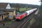 189001 passiert mit einem Kalkzug am 3.2.2007 in Richtung Norden den damals noch besetzten Bahnhof Natrup Hagen.