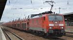 DB Cargo AG [D] mit  189 062-3  [NVR-Nummer: 91 80 6189 062-3 D-DB] und PKW-Transportzug am 11.02.20 Bf.