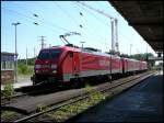 Hier 189 082, 189 028, 189 001 als Lokzug durch den Bahnhof Falkenberg/Elster.