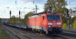 DB Cargo AG [D] mit  189 022-7  [NVR-Nummer: 91 80 6189 022-7 D-DB] und einem PKW-Transportzug am 02.11.20 Bf. Saarmund.