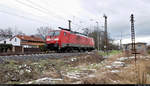 Nach knapp zwei Stunden Standzeit darf die im Nachschuss aufgenommene 189 008-6 (Siemens ES64F4) nun vom Betriebsbahnhof Holleben zu den Buna-Werken fahren.

🧰 DB Cargo
🚝 T 64695 Halle ZBA Süd–Buna-Werke
🚩 Bahnstrecke Merseburg–Halle-Nietleben (KBS 588)
🕓 12.1.2021 | 11:51 Uhr