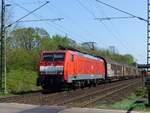 189 023 mit Güterzug in die Niederlande in Rheine=Bentlage, 21.04.18