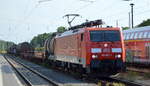 DB Cargo AG [D]  189 060-7  [NVR-Nummer: 91 80 6189 060-7 D-DB] fuhr mit einem gemischtem Güterzug am Rand des Bahnhof Elsterwerda ein um umzusetzen, 22.06.22 