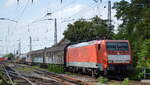 DB Cargo AG [D] mit ihrer  189 070-6  [NVR-Nummer: 91 80 6189 070-6 D-DB] und einem gemischten Güterzug am 25.08.22 Vorbeifahrt Bahnhof Magdeburg-Neustadt.