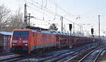 DB Cargo AG [D] mit ihrer  189 003-7  [NVR-Nummer: 91 80 6189 003-7 D-DB] und einem halb beladenen PKW-Transportzug am 19.01.23 Richtung Frankfurt/Oder in Berlin Berlin Hirschgarten.