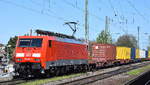 DB Cargo AG [D] mit ihrer  189 002-9  [NVR-Nummer: 91 80 6189 002-9 D-DB] und einem Containerzug am 03.05.23 Vorbeifahrt Bahnhof Magdeburg-Neustadt.