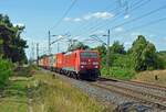 189 019 führte am 16.07.23 ihren CD-Containerzug durch Wittenberg-Labetz Richtung Falkenberg(E).