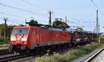 DB Cargo AG, Mainz mit ihrer  189 057-3  (NVR:  91 80 6189 057-3 D-DB ) und einem PKW-Transportzug Höhe Bahnhof Frankfurt (Oder) am 11.10.23