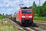 189 002 fährt mit einem gemischten Güterzug durch Gommern in Richtung Dessau.

Gommern 18.07.2023