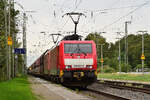189 031 rauscht mit einem Kohlezug durch Empel-Rees in Richtung Oberhausen.

Empel Rees 12.10.2024