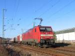189 045 ohne EVU und ohne Logo mit Containerzug bei Cossebaude in Richtung Dresden; 08.12.2007