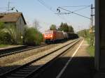 189 024-3 eilt mit einem Gterzug durch die sonntgliche Mittagsruhe gen Sden. Aufgenommen an der Strecke Ulm - Augsburg - Mnchen.
