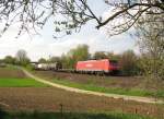 189 047-4 ist am 17.04.2008 mit einem Gterzug zwischen Sachsenheim und Bietigheim-Bissingen unterwegs.