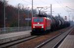 189 029 zieht am 05.02.09 einen Kesselwagenzug durch Burgkemnitz in Richtung Bitterfeld.