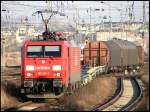 189 081-3 durchfhrt mit einem Gterzug von Rostock-Seehafen nach Mukran am 27.03.2007 den Hbf Stralsund.