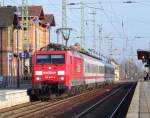 189 047-4 steht hier mit dem EC340  Wawel  (Krakow Glowny - Berlin Hbf) im Bahnhof von Lbbenau/Spreewald bereit.