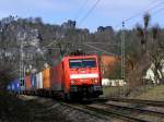 189 014-4 mit einem Containerzug bei Rathen am 25.3.2009.