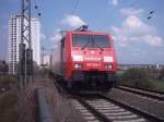 Baureihe 189 004-5 von Railion durchfuhr am 15.04.2005 die Mainbrcke in Mainaschaff.
