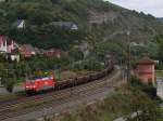 Die 198 002 mit einem Schienen Zug am 29.08.2009 bei der Durchfahrt in Retzbach-Zellingen. 