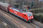 BR 189 004-5 bringt einen bis zum Rand vollen Autotransportzug mit Neuwagen der Firma Daimler in den Rangierbahnhof Kornwestheim. Bild entstand am Mittag des 15.12.2009