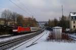 189 049-0 zieht einen mir unbekannten Zug aus vier Wagen durch Wuppertal-Sonnborn in Richtung Wuppertal-Vohwinkel. 08.01.2010 - 14:13