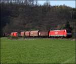 189 075 (9180 6189 075-5 D-DB) hat soeben die Lenne berquert und ist mit einem Coilzug aus dem Ruhrgebiet in Richtung Finnentrop oder Kreuztal unterwegs. (23.04.2010)