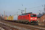 Mit einem Containerzug fhrt 189 009-4 durch Coswig in Richtung Dresden.