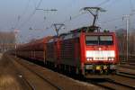 189 038-3 + 189 044-1 mit dem CSQ 48712 Dillingen Hochofen/Htte - Maasvlakte Oost in Dsseldorf-Rath am 29.01.2011