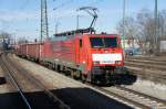 189 027-6 mit einem gemischten Gterzug am 15.03.11 im Bahnhof Mnchen-Trudering.