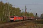 189 076-3 + 189 074-8 mit einem Erzzug in Dinslaken am 08.04.2011