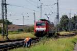 Der Rangier stellt gerade die DKW um, damit die 189 025-0 an den  Alu-Express  nach Nordheim an gekoppelt werden kann.