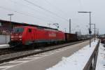 Bei der durchfahrt des Bahnhofs von Bernau am Chiemsee entstand dieses
Foto von 189 058-1. Aufgenommen am 6. Februar 2012.