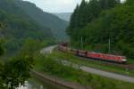 189 027-6 und 189 039-1 sind mit einem Erzzug am 22.05.2012 bei Mettlach