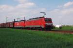 Die beiden 189 026-8 und die 189 080-5 kommen mit einem Schttgutganzzug aus Neuss sdwrts gefahren am 4.5.2012 in Richtung Kln.