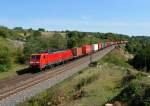 189 021 mit einem Containerzug am 11.09.2012 unterwegs bei Laaber.