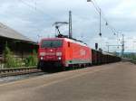 189 047-4 mit einer Sonderleistung auf der KBS 784, hier bei der Durchfahrt in Backnang in Ri. Kornwestheim. (29.08.2006)