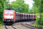 189 034-2 und 189 040-9 beide DB kommen durch Sehlem aus Richtung Trier-Ehrang und fahren in Richtung Koblenz mit einem langen Erzleerzug aus  Dillingen(an der Saar) nach  Rotterdam(NL) bei Sommerwetter mit Gewittergefahr am 8.6.2013.