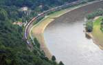 Eine unbekannte Lok der BR 189 zog am 02.07.13 einen Containerzug durch Knigstein Richtung Decin; fotografiert von der dortigen Festung.