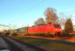 Die 189 063-1 mit LKW-Walter Aufliegern bei der Durchfahrt am 25.11.2013 in Nassenheide.