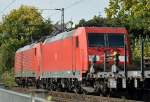 189 057-3 mit E-Lok und Rungenwagen am Haken durch Bonn-Beuel - 19.10.2013