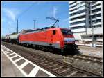 DB 189 049 hält am 26.5.12 mit ihrem Kesselwagenzug in Fürth(Bayern) Hbf vor uns an.