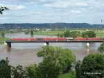 Doppeltraktion Baureihe 189 mit einem Gterzug auf der Brcke ber die Elbe bei Niederwartha, 02.06.2006  