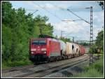 189 056 fährt am 24.5.14 mit einem gemischten Güterzug durch das Maintal.
Festgehalten bei Thüngersheim.