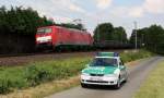 Fotoshooting mit altem Opel Vectra Polizeiwagen, der einst in der Kreispolizeibehörde Steinfurt Dienst tat, am 17.7.2014 in Lotte.