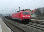 189 080-5 hat vor wenigen Sekunden die Geislinger Steige erklimmt, fotografiert in Amstetten. 151 013-0 half ihr ber die Steige.